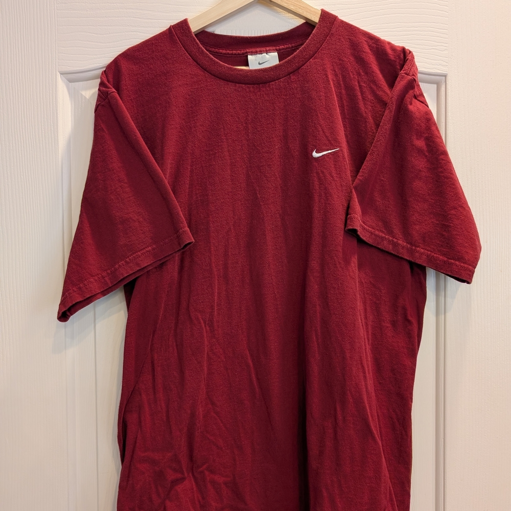 Nike Men's Burgundy Short Sleeve Tee Size Medium